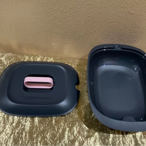 Black Casserole Dish with Pink Handle - Picture 2 of 2